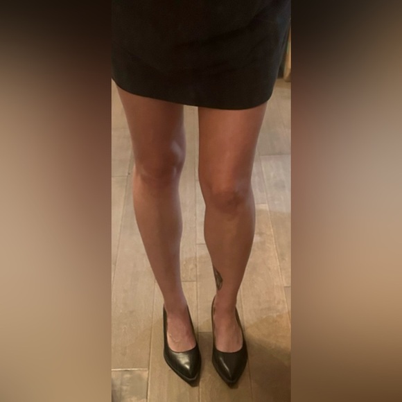 Black Kitten Heels with a Pop of Red Size 7 (but run big) - Picture 7 of 8